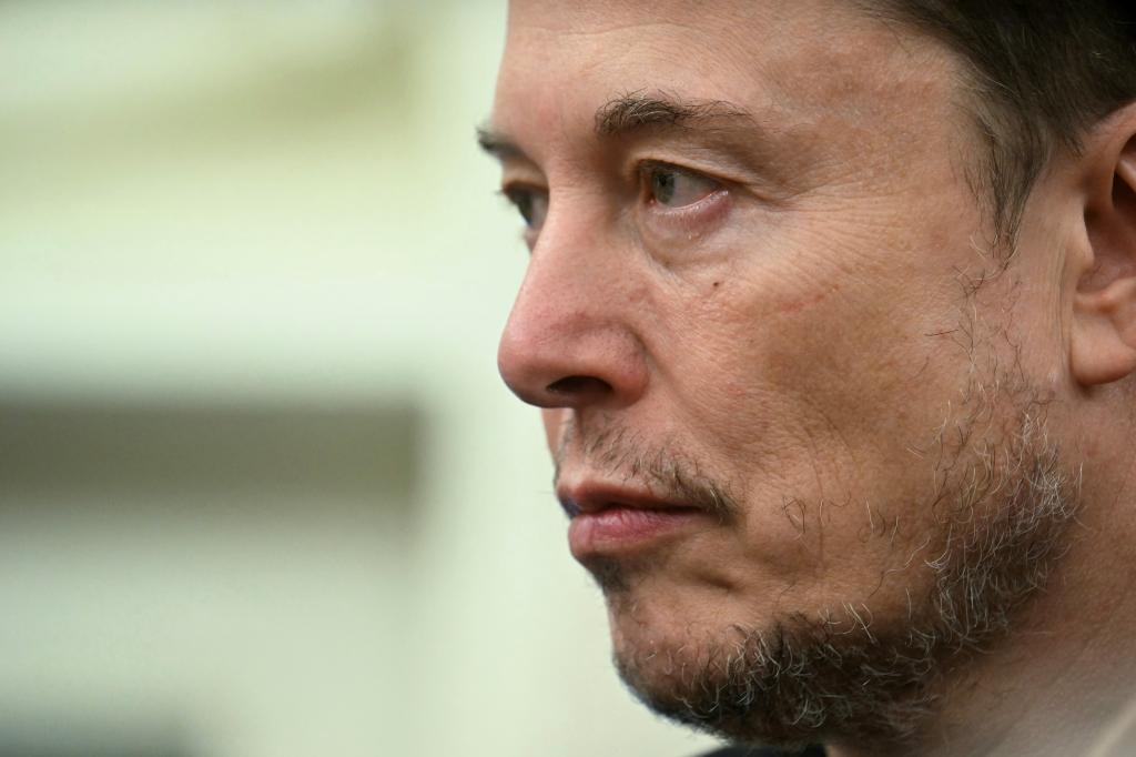 Elon Musk Tesla meets the first car distribution of driverless in Texas